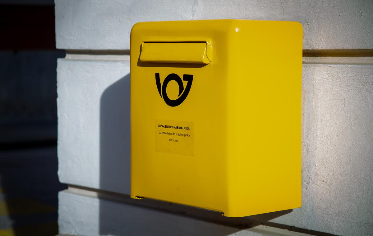 Pošta, poštni nabiralnik | Na referendumskem glasovanju 23. novembra se bodo volivci izrekali o podpori zakonu o pomoči pri prostovoljnem končanju življenja, ki bi polnoletnemu bolniku, sposobnemu odločanja o sebi, dal pravico do prostovoljnega končanja življenja, če zaradi hude neozdravljive bolezni ali druge trajne okvare zdravja neznosno trpi. | Foto Mija Debevec Doničar