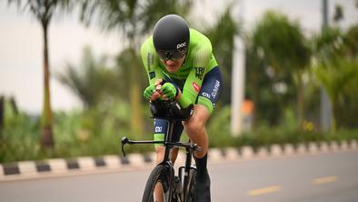 Šved do mavrične majice, Marolt z vročega stola do 20. mesta