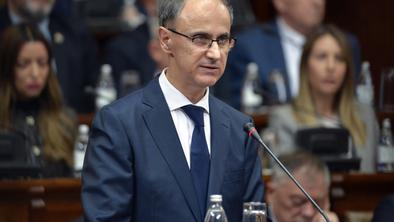 Srbski parlament potrdil novo vlado: vodil jo bo Đuro Macut