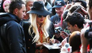 VIDEO: S stražarji Lady Gaga ni šale