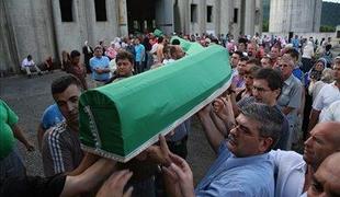 Sedem slik, dan pred novimi pokopi žrtev genocida (foto)