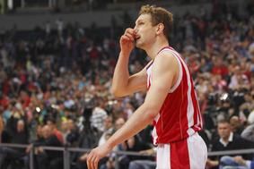 Begić praznih rok v Pireju, Blažič nemočen pri Nachbarju