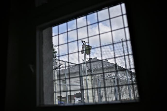 Dob, zapor na Dobu | V eni izmed zaporniških celic v zaporu na Dobu je konec julija zagorelo. | Foto Matjaž Rušt