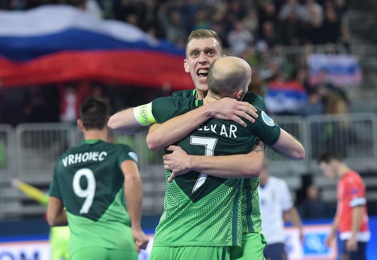 Izmed vseh tekem, ki jih je odigral za reprezentanco, najraje izpostavi tisto, odigrano pred osmimi leti na Euru 2018 v Ljubljani, ko je Slovenija po zaslugi njegovih dveh zadetkov premagala Italijo z 2:1 in se uvrstila med najboljših osem. ''To je bila kljukica moje dozdajšnje kariere,'' nam je povedal Igor. | Foto: Aleš Fevžer