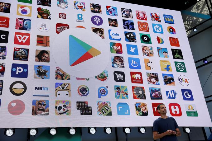 Med novostmi, ki jih obljublja Android O, je tudi natančnejše poročanje o varnostnih pregledih aplikacij, ki jih Google opravlja v svoji spletni tržnici Google Play. | Foto: Reuters