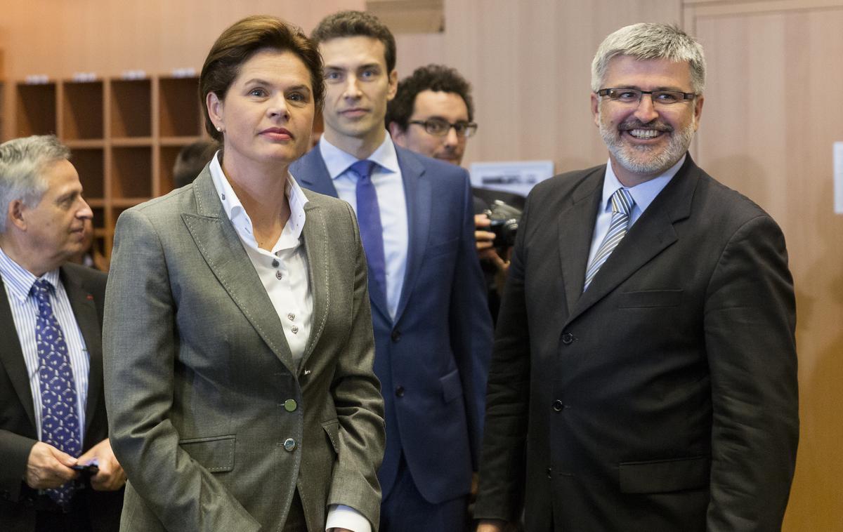 Alenka Bratušek in Roman Jakič | Roman Jakič (na fotografiji z Alenko Bratušek) ima z vladno službo pod vodstvom Angelike Mlinar sklenjeno svetovalno pogodbo za dobrih 24 tisoč evrov. | Foto STA