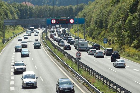 Po vsej Sloveniji povečan promet