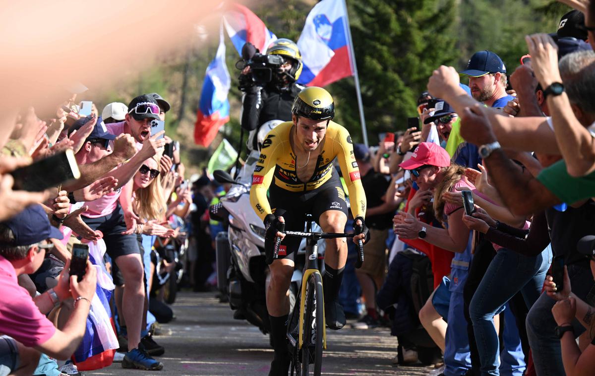 Primož Roglič Višarje 2023 | 20. etapa Gira leta 2023 je potekala v Italiji (od Trbiža do Sv. Višarij), a slovenski navijači so jo naredili povsem slovensko.  | Foto Guliverimage