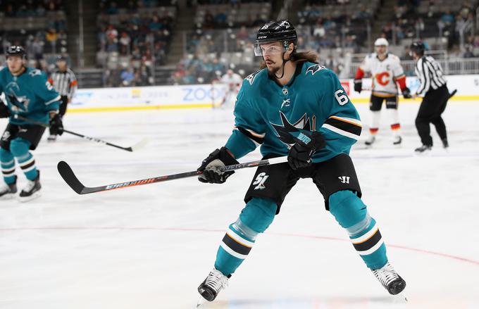 Erik Karlsson po letih v dresu Ottawa Senators tokrat v dresu San Jose Sharks. Proti morskim psom bodo sezono v petek odprli Kopitarjevi. | Foto: Getty Images