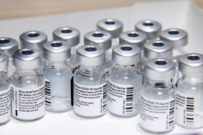 Podobno kot številne evropske države se tudi Kanada trenutno spoprijema z zamudami pri dobavi cepiva proti novemu koronavirusu. | Foto: Reuters