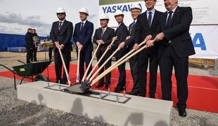 V Kočevju položili temeljni kamen za novo Yaskawino tovarno robotov #video