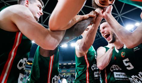 Šest dvomestnih in kar 50 skokov za visoko zmago