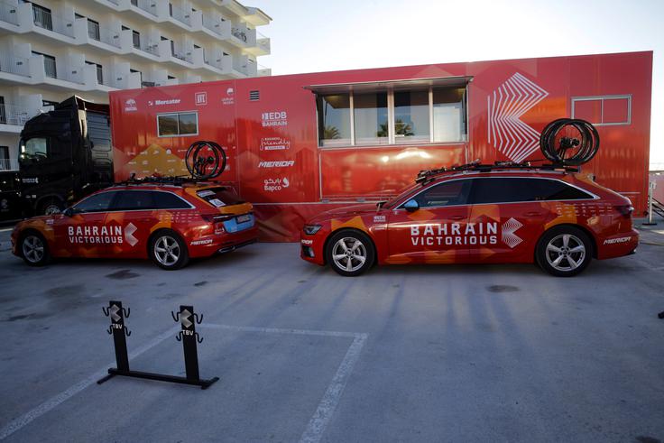 V podporni ekipi Bahrain Victorious so tudi nutricionist, kuharji in zdravnik, ki med tekmami v mobilni enoti pripravljajo okusne obroke. | Foto: Bettiniphoto