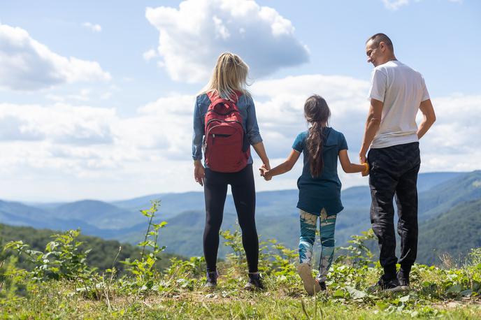 družinski izlet, hribi, pohod | Foto Shutterstock