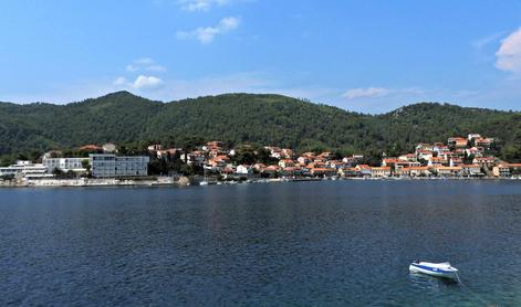 Panika na hrvaški plaži: zaradi fekalij se raje ne kopajte