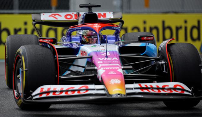 Daniel Ricciardo s posebno poslikavo dirkalnika ekipe RB. | Foto: Reuters