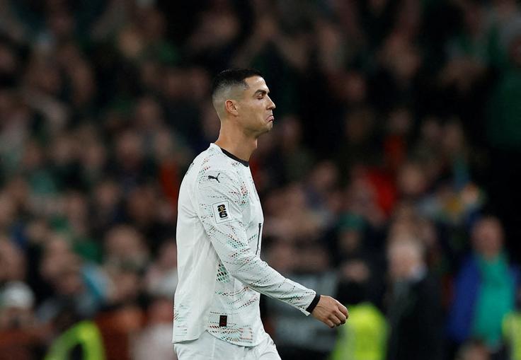 Kapetan in rekorder Portugalske Cristiano Ronaldo zaradi kazni danes ne bo mogel pomagati soigralcem v Portu proti Armeniji. | Foto: Reuters