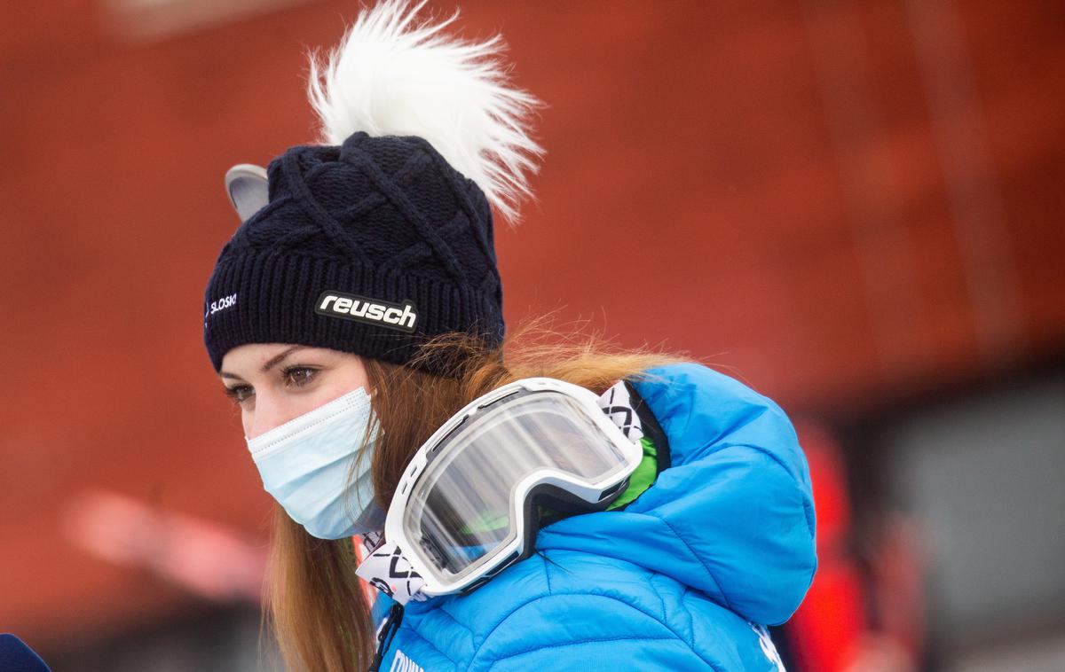 Andreja Slokar | Andreja Slokar ostaja vodilna smučarka skupnega in slalomskega seštevka evropskega pokala | Foto Vid Ponikvar