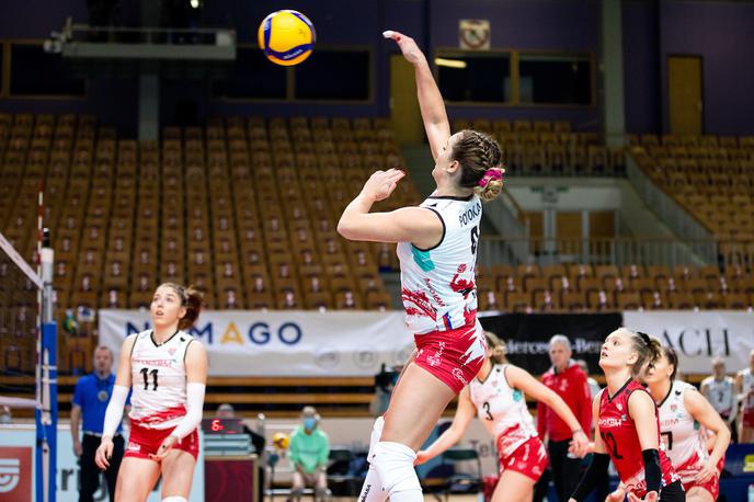 Nova KBM Maribor : Calcit Volley finale pokal Slovenije | Mariborčanke so v Zagrebu izgubile, a kljub temu so se uvrstile na zaključni turnir. | Foto Matic Klanšek Velej/Sportida