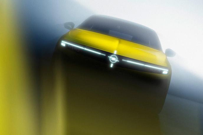 Opel astra | Nekoliko spremenjen sprednji del z žarometi in prvič tudi osvetljen logotip za opel astro. | Foto Opel