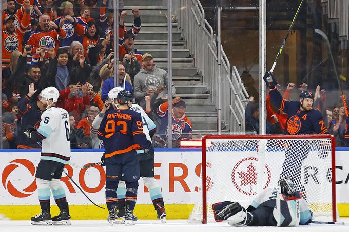 Leon Draisaitl je k 12. zaporedni zmagi Edmonton Oilers prispeval štiri točke. | Foto: Reuters
