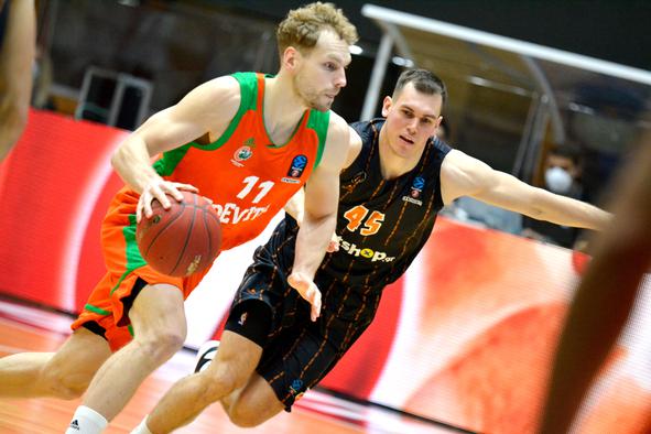 Cedevita Olimpija z novo stotico odpihnila Grke