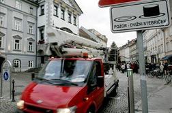 Na protestnem shodu pred Mestno hišo okoli sto Ljubljančanov