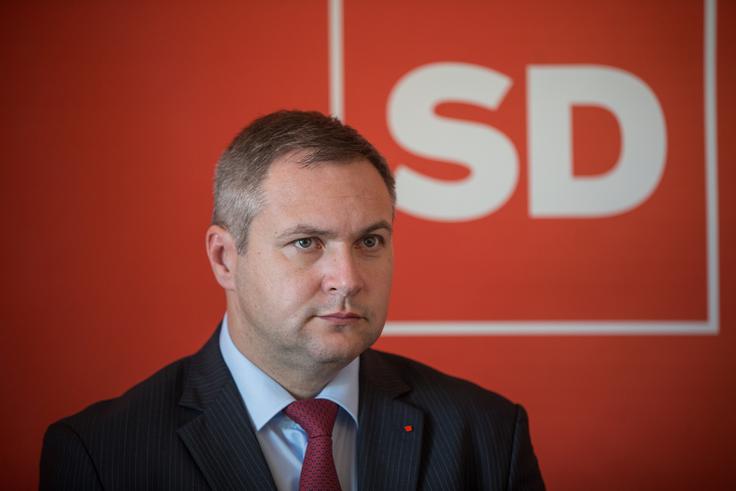 Proračun omogoča, da še naprej živimo v državi, ki se razvija in daje temelje, da pomagamo tistim, ki jim je težko, pravi predsednik SD Dejan Židan. | Foto: Bor Slana
