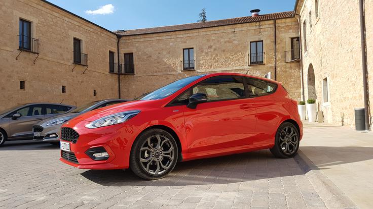 To je ford fiesta v različici ST line, najzmogljivejša fiesta ST kot prava športnica sledi prihodnje leto. | Foto: Gregor Pavšič
