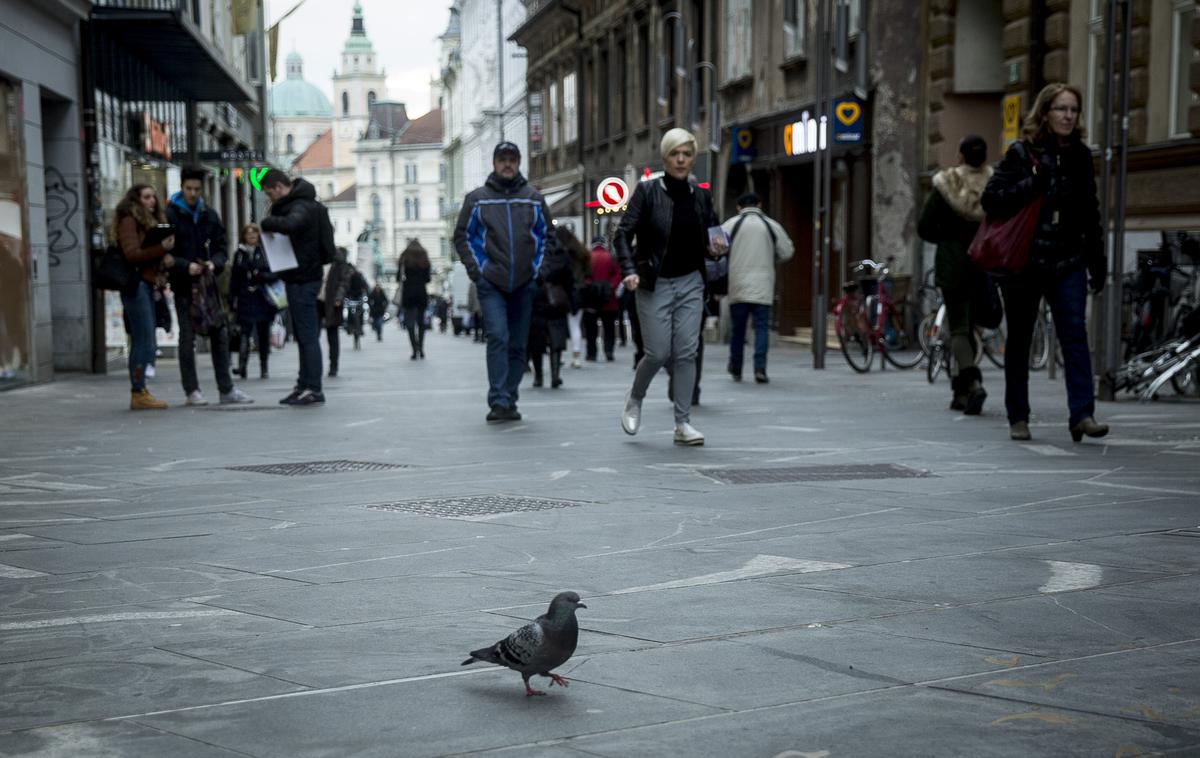 Čopova ulica | Strožje ukrepe za zamejitev širjenja bolezni covid-19 je na petkovi seji sprejela vlada. | Foto Ana Kovač