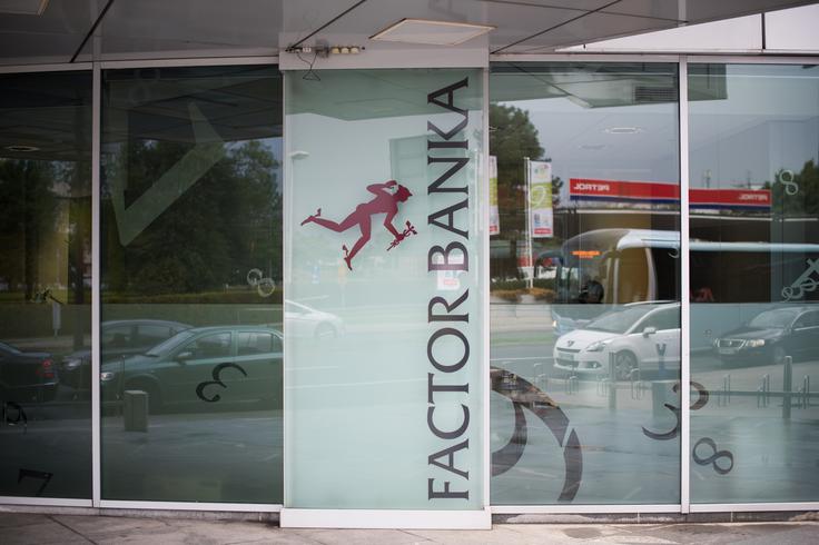 Koliko je Fold plačal za odkup terjatev od Factor banke in kje je dobil denar, ni jasno.  | Foto: Matej Leskovšek