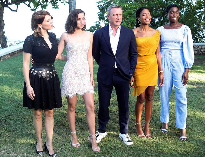 Ob Craigu kot Bondu bodo poleg Lashane (skrajno desno) zaigrale še (od leve proti desni) Lea Seydoux, Ana de Armas in Naomie Harris. | Foto: Reuters