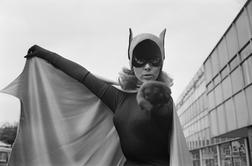 Umrla prva igralka, ki je upodobila Batgirl