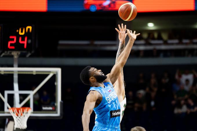 Josh Nebo je ob debiju dosegel devet točk in osem skokov. | Foto: Lithuanian Basketball Federation