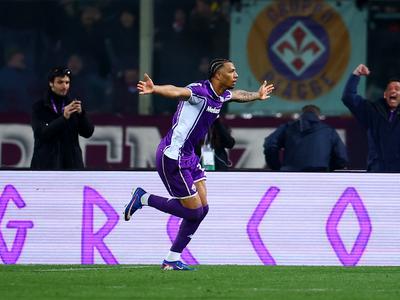 Inter le do točke v Firencah, Como piše italijansko pravljico