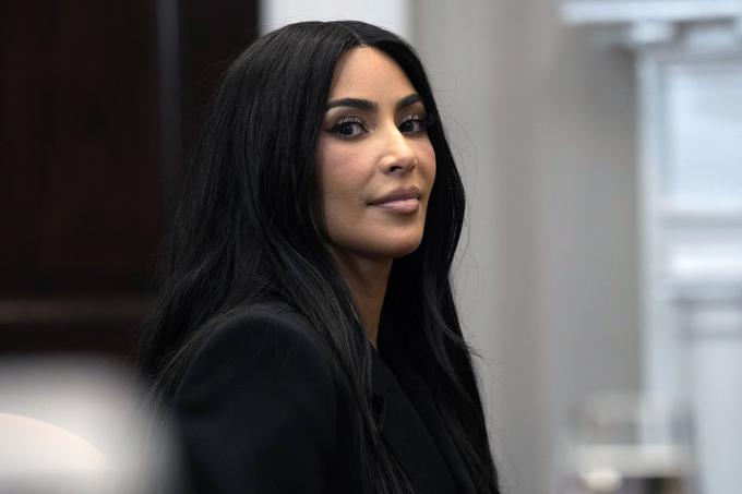 Kim Kardashian je opozorila, da naj bi ju njuna starša več let spolno zlorabljala, pri čemer oblast ni storila ničesar, da se podobni primeri ne bi ponavljali. | Foto: Guliverimage