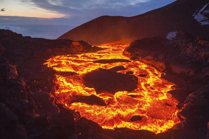 Temperatura navadne lave je v povprečju od 700 do 1.000 stopinj Celzija.   | Foto: Thinkstock