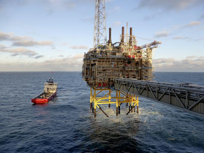 Naftna ploščad blizu norveške obale pri Stavangerju. | Foto: 