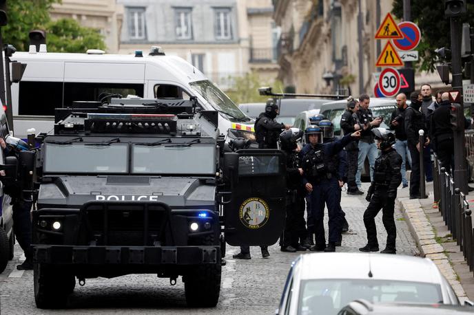 policija, Pariz, francoska policija | Policija je moškega, ki je grozil z razstrelitvijo na iranskem veleposlaništvu v Parizu, že aretirala. | Foto Reuters