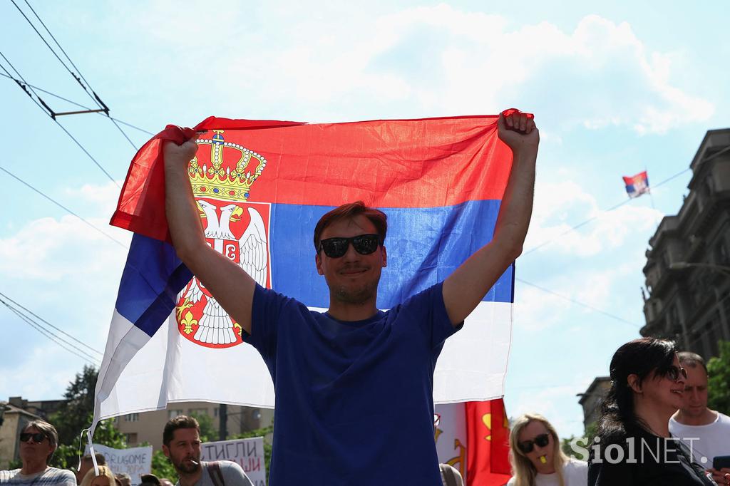 Protestniki pred poslopjem srbske vlade v Beogradu