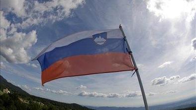 Edinost: Pred občinskimi poslopji v Trstu bi morale vihrati tudi slovenske zastave