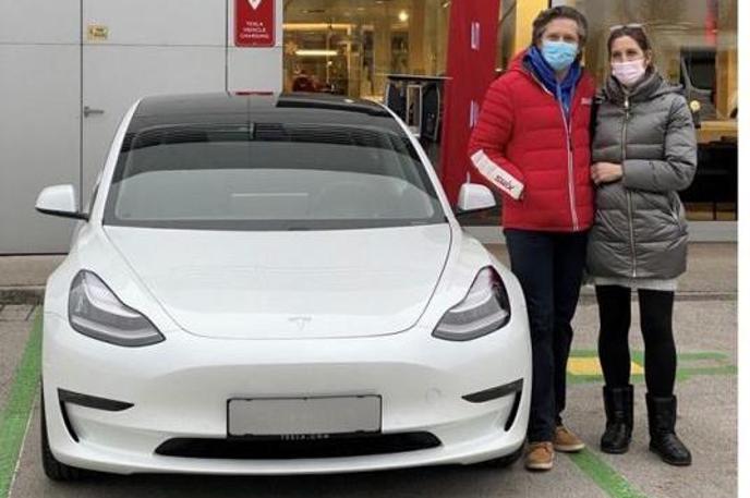 Tesla Slovenija | Nekatere izmed skoraj pol milijona novih tesel so kupci prevzeli tudi v Ljubljani. | Foto Tesla