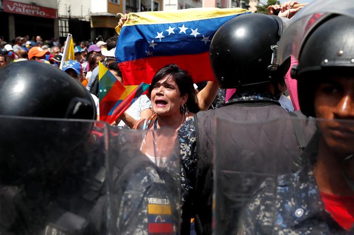 Protesti v Venezueli | Po poročanju medijev so policisti proti demonstrantom uporabili tudi solzivec. | Foto Reuters