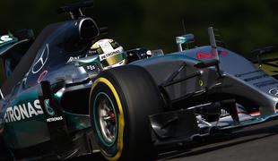 Hamilton ostaja serijski zmagovalec kvalifikacij