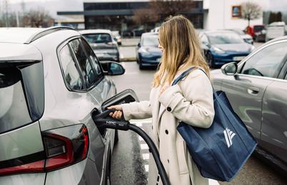 Tukaj boste avto lahko napolnili med obiskom trgovine