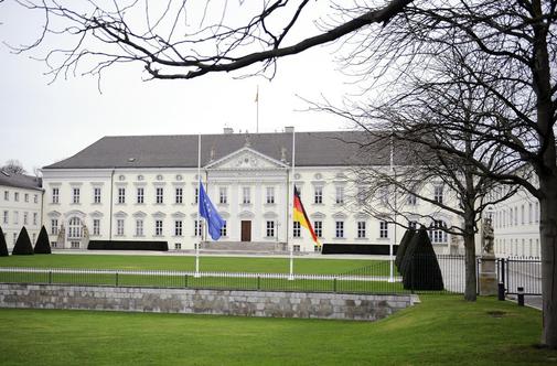 Rezidenco nemškega predsednika napadli z molotovko