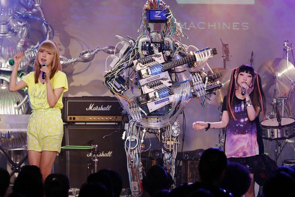 Kako zveni pop pesem, ki jo je ustvaril robot