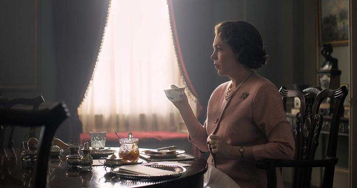V tretji sezoni je kraljico upodobila oskarjevka Olivia Colman. | Foto: IMDb