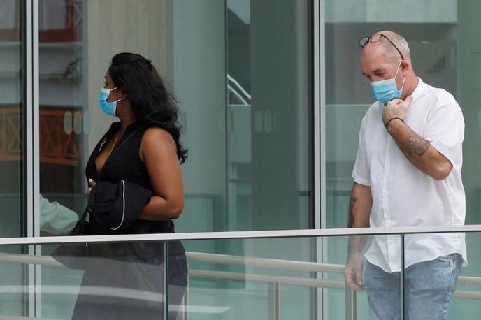 Par iz Singapurja | 52-letnik je večkrat kršil karanteno, da se je sestal s svojo 39-letno zaročenko. | Foto Reuters