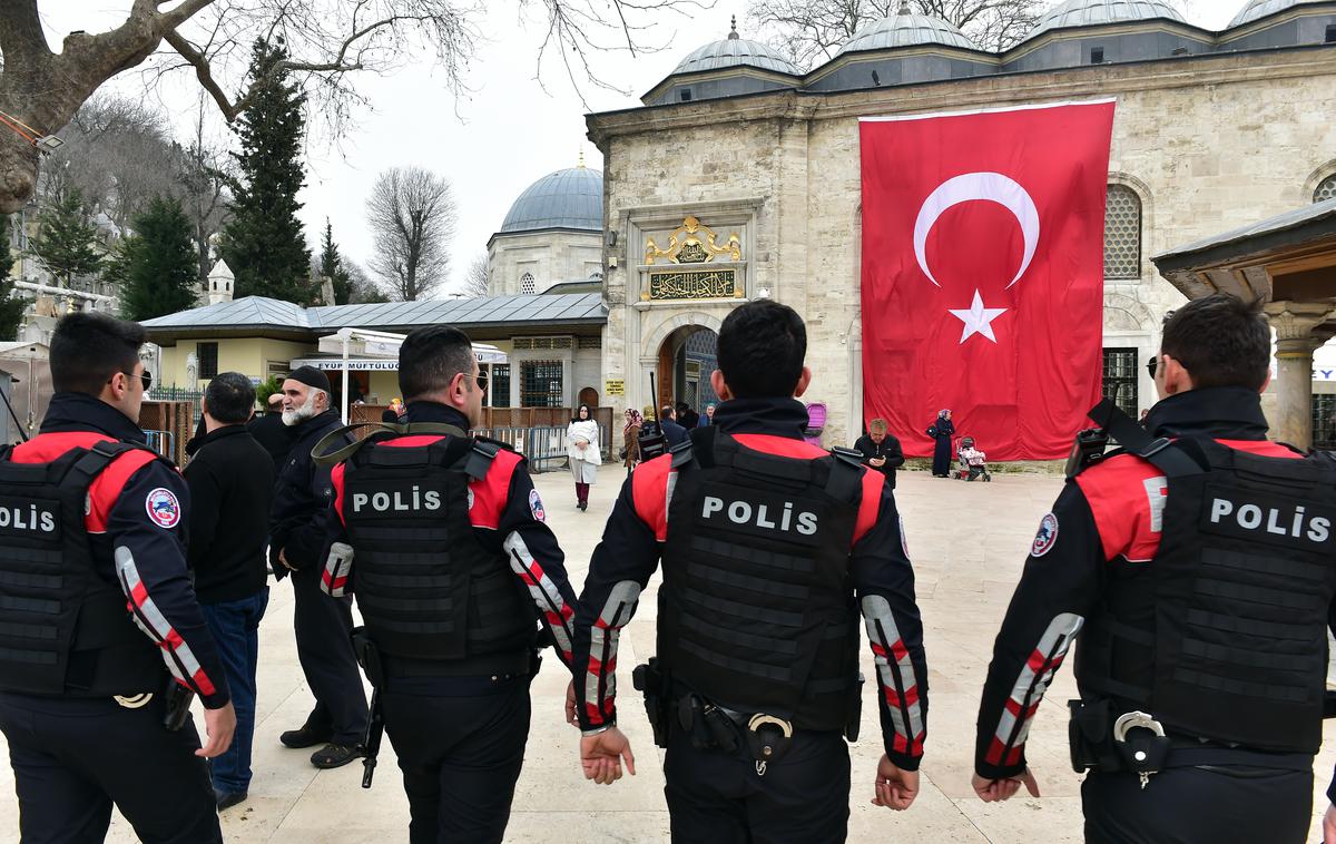 turška policija | Po navedbah lokalnih medijev je bilo izdanih okoli 157 nalogov za prijetje, navaja francoska tiskovna agencija AFP. | Foto Shutterstock
